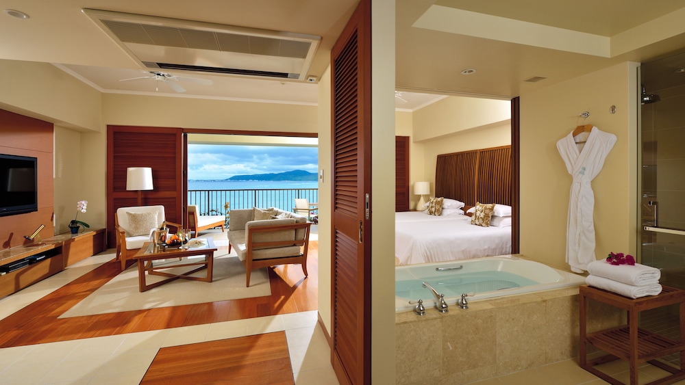 Club Deluxe with Ocean View, with Club Service, Non Smoking - Adult Only 13 or over - Photo 4