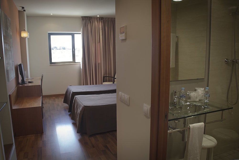 Double Room Single Use - Photo 4