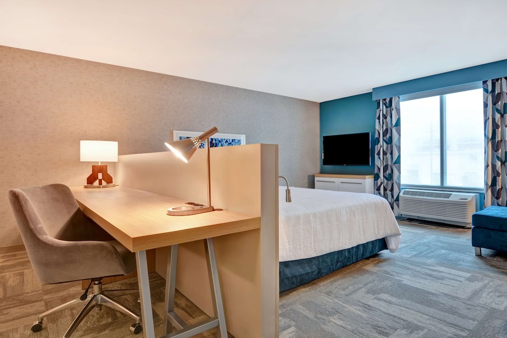 Studio, 1 King Bed, Accessible (Roll-In Shower) - Photo 3