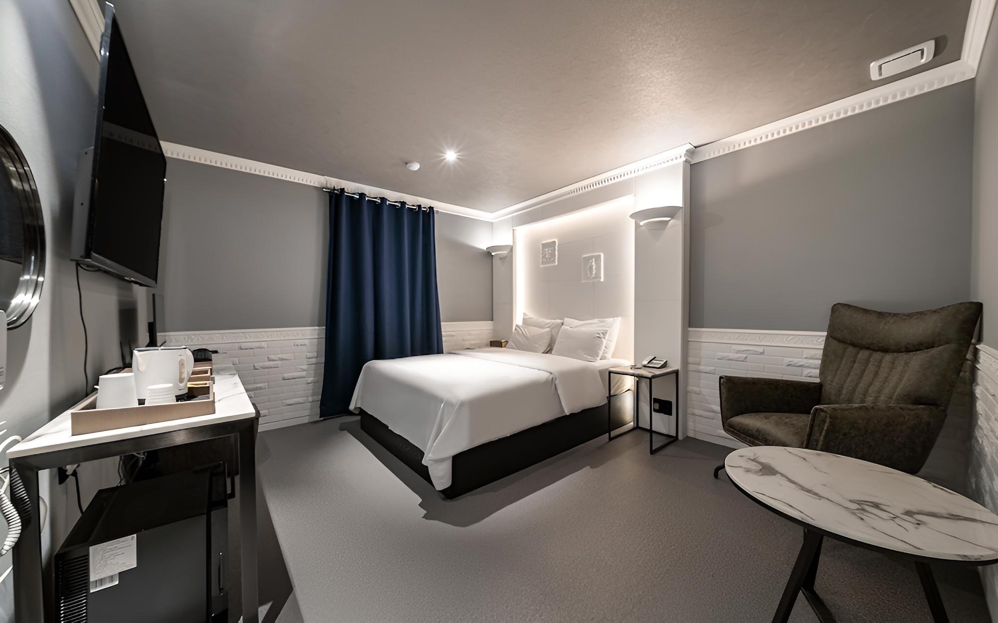 Room (Standard room (walk-in only no parkin) photo 1