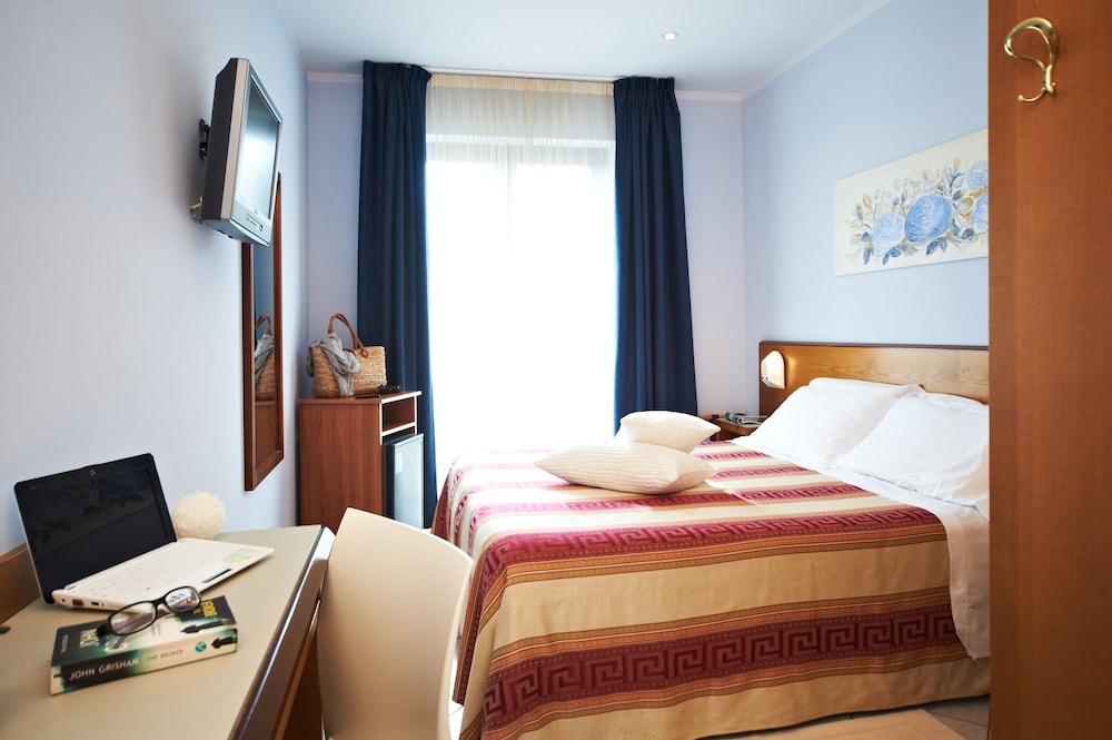 Standard Double Room, Balcony, Partial Sea View photo 1