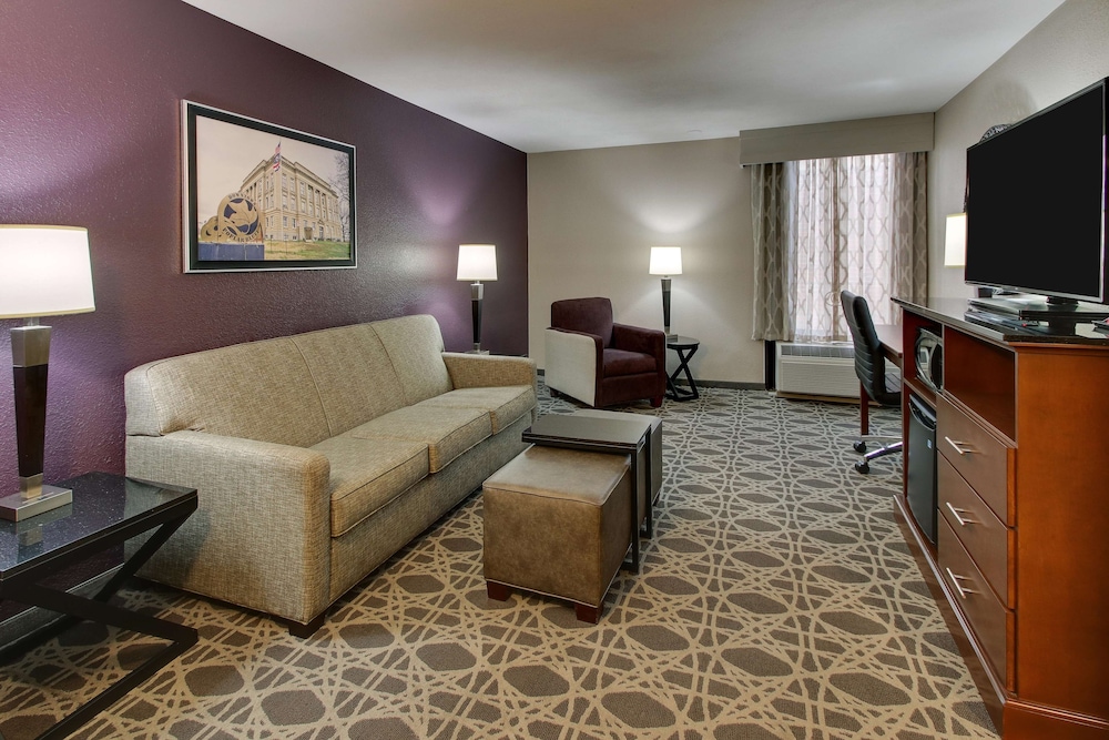 Suite, 2 Queen Beds, Accessible, Refrigerator & Microwave (Sofabed, 2 Rooms, Tub)