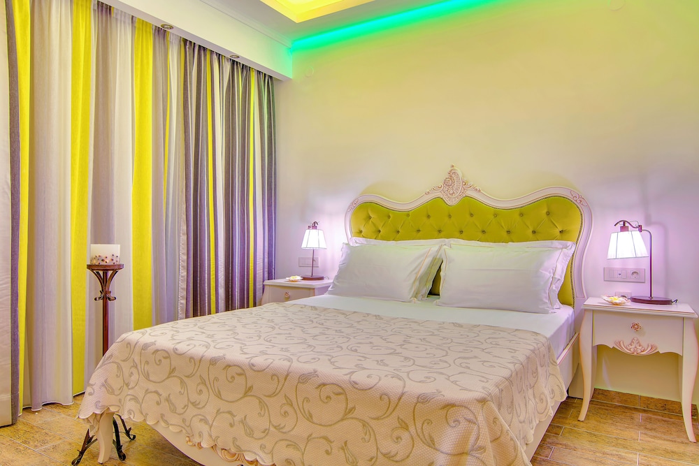 Deluxe Room - Photo 8