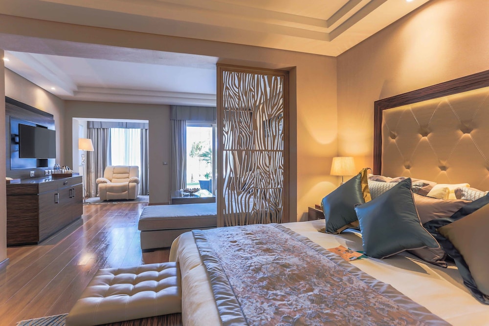 Junior Suite, 1 King Bed photo 1