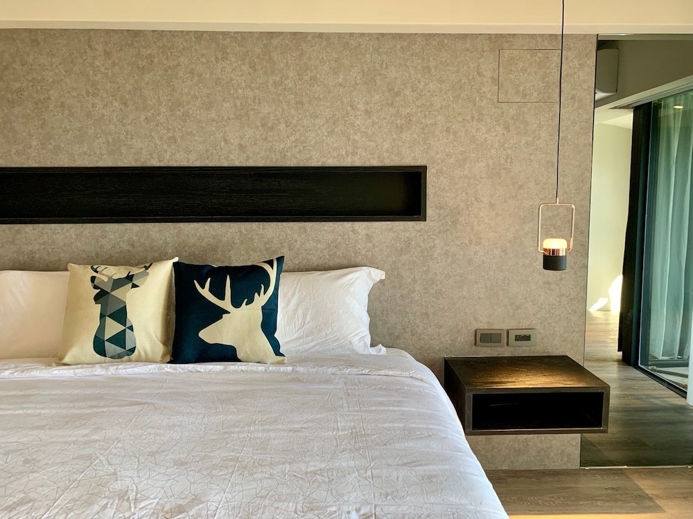 Premier Double Room, 1 Bedroom, Balcony, Sea Facing photo 2