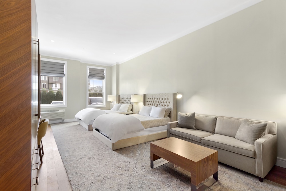 Luxury Suite, 2 Queen Beds w/ Patio photo 1