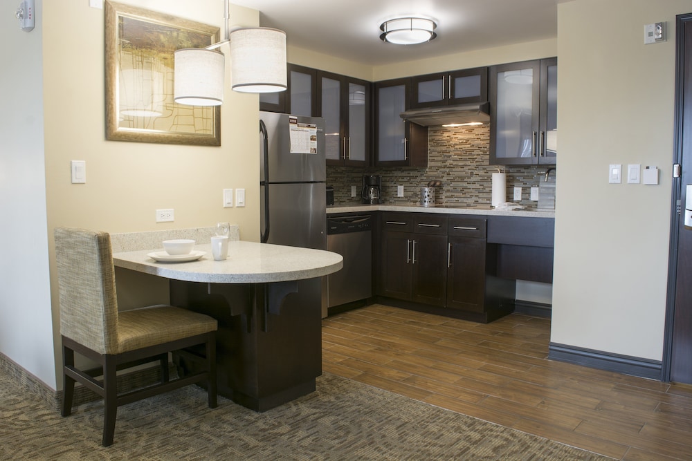 Studio Suite, 1 King Bed, Accessible, Kitchen