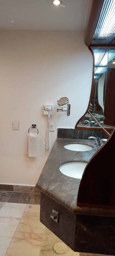 Two Bedroom Ocean View with Pool - Photo 20