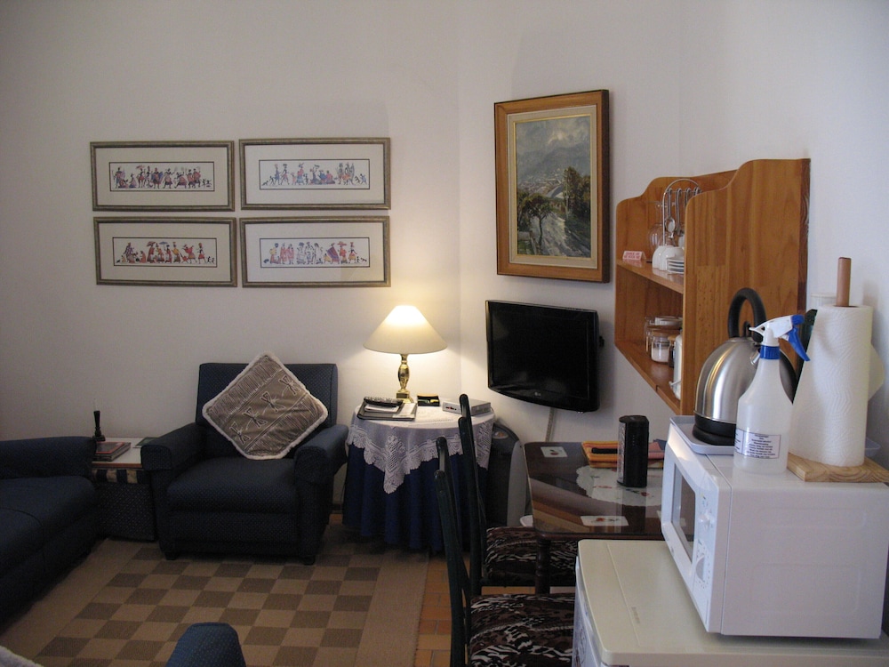 Family Cottage, 2 Bedrooms (15A Bell Street)