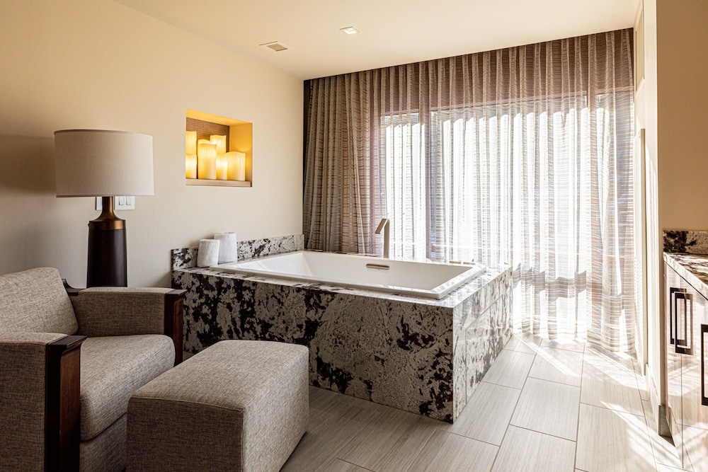 King Spa Suite - Photo 6