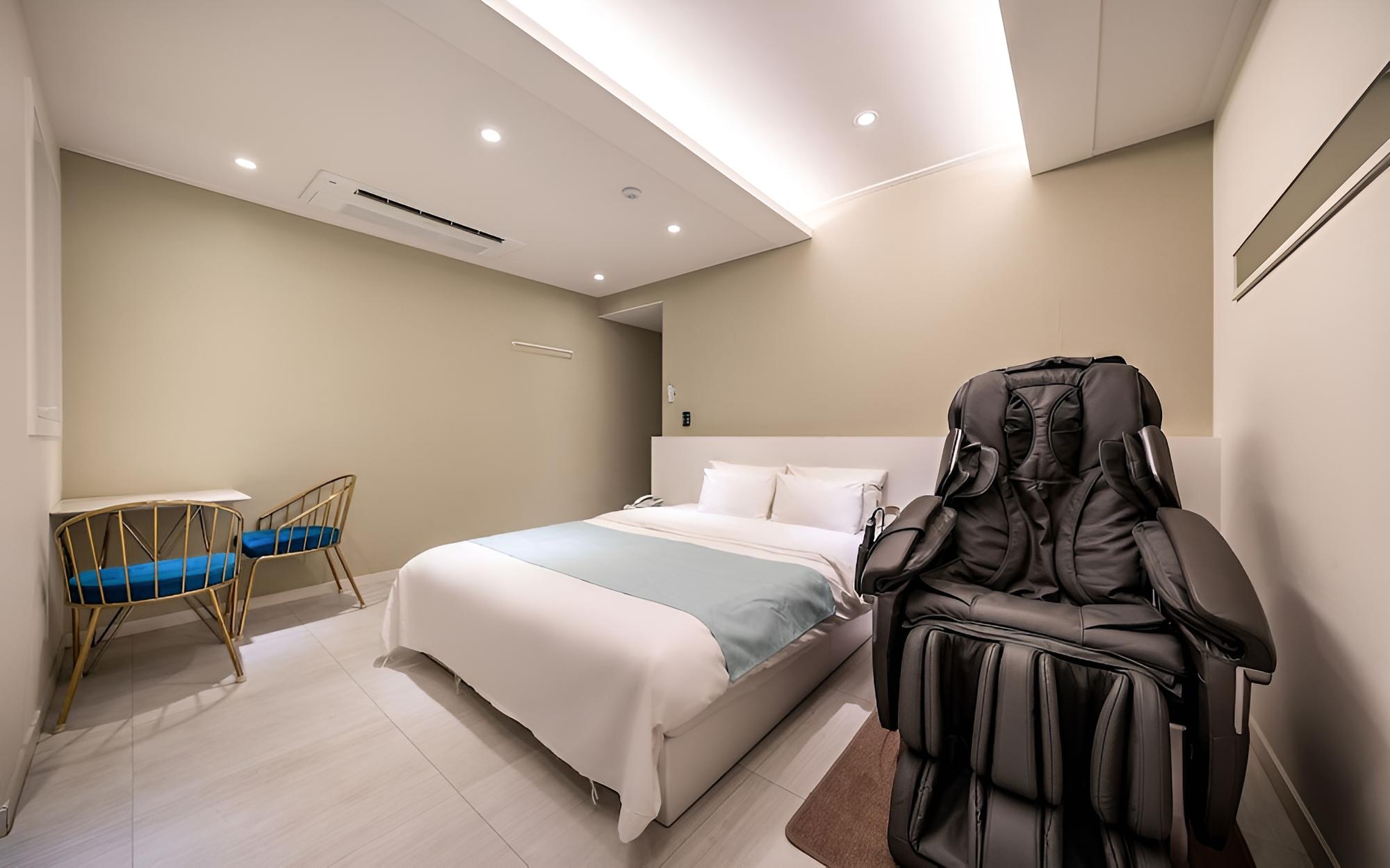 Room (Premium royal massage chair (highest ) photo 3