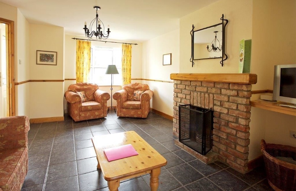 House, 2 Bedrooms photo 1