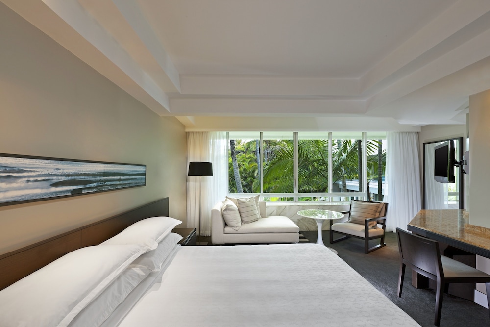 Room, 1 King Bed, Resort View - Photo 3