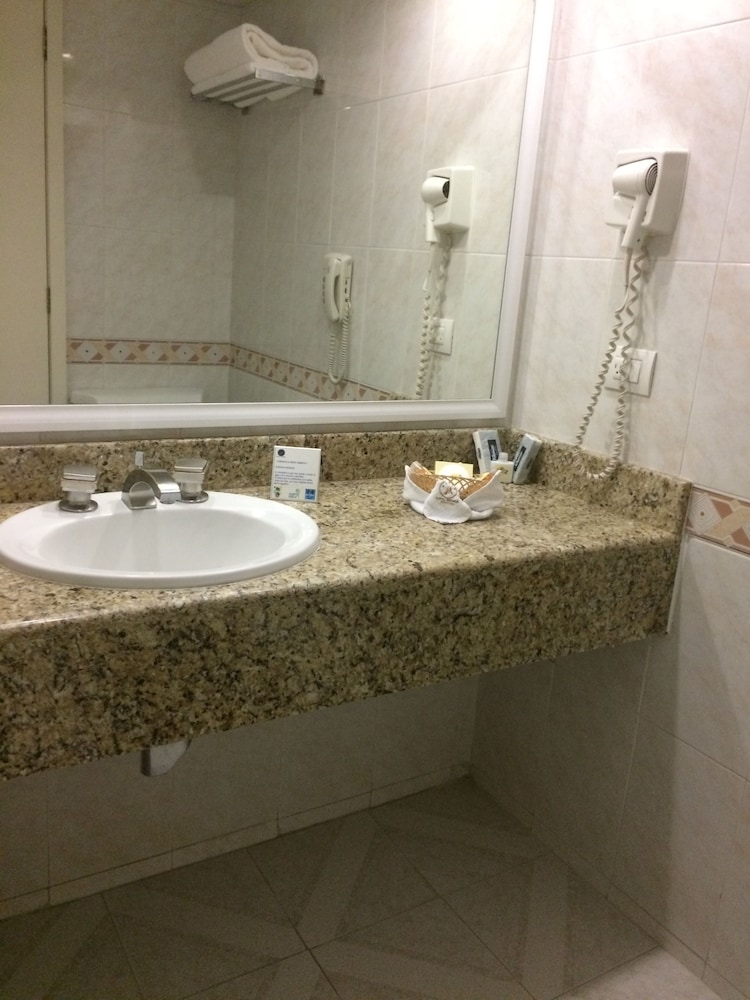Standard Double Room, 2 Double Beds, Ensuite - Photo 6