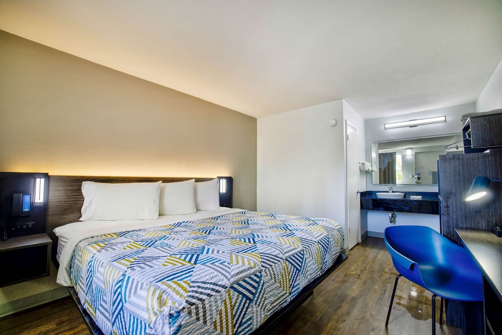 Standard Room, 1 Queen Bed, Non Smoking photo 1