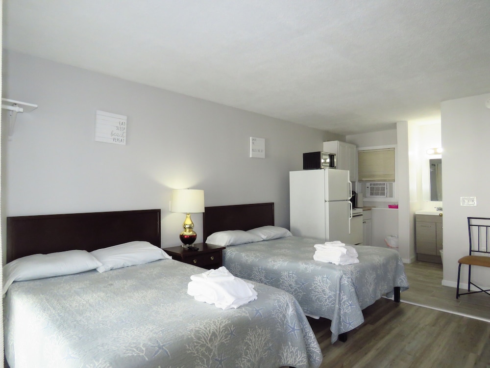 Double Room, 2 Double Beds, Partial Ocean View photo 1