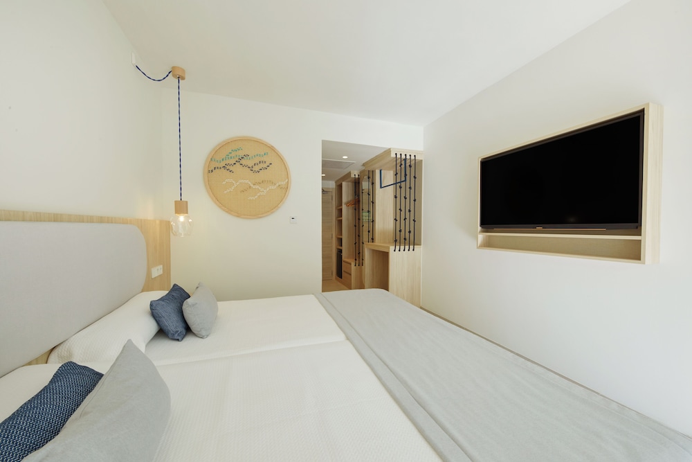 Double Room, Balcony (Swim Up) photo 2
