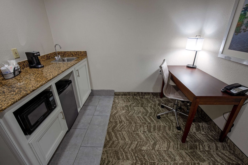 Standard Room, 1 King Bed, Accessible, Non Smoking - Photo 6