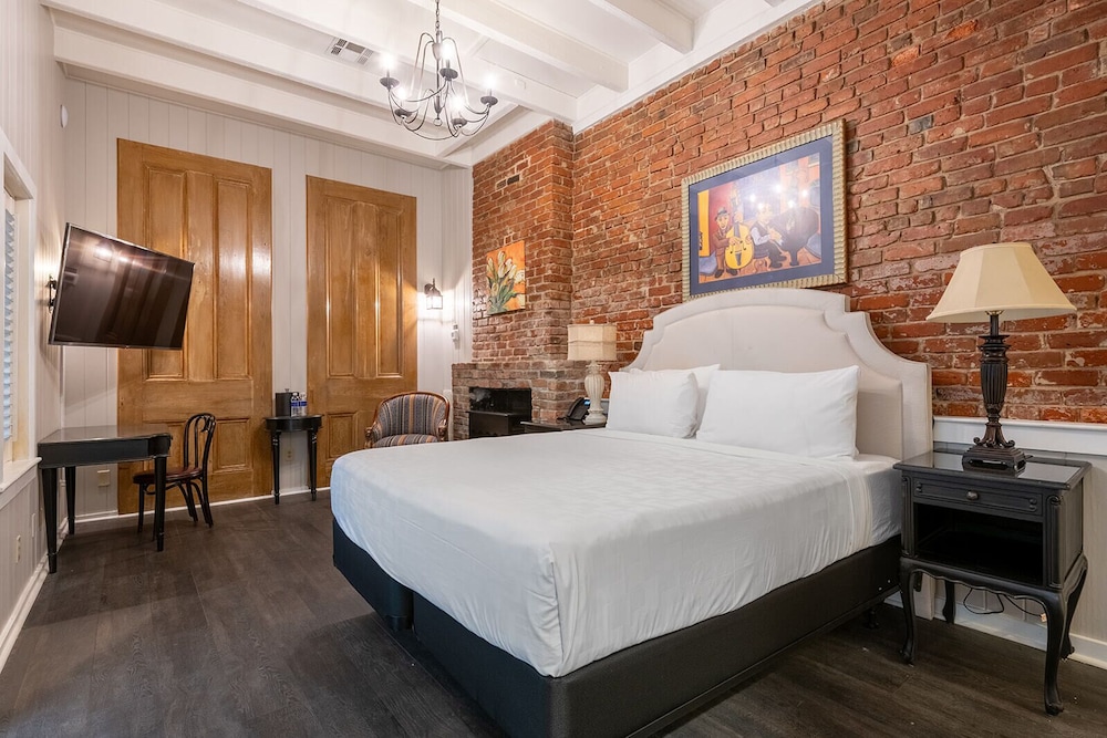 Deluxe Room, 1 King Bed, Non Smoking