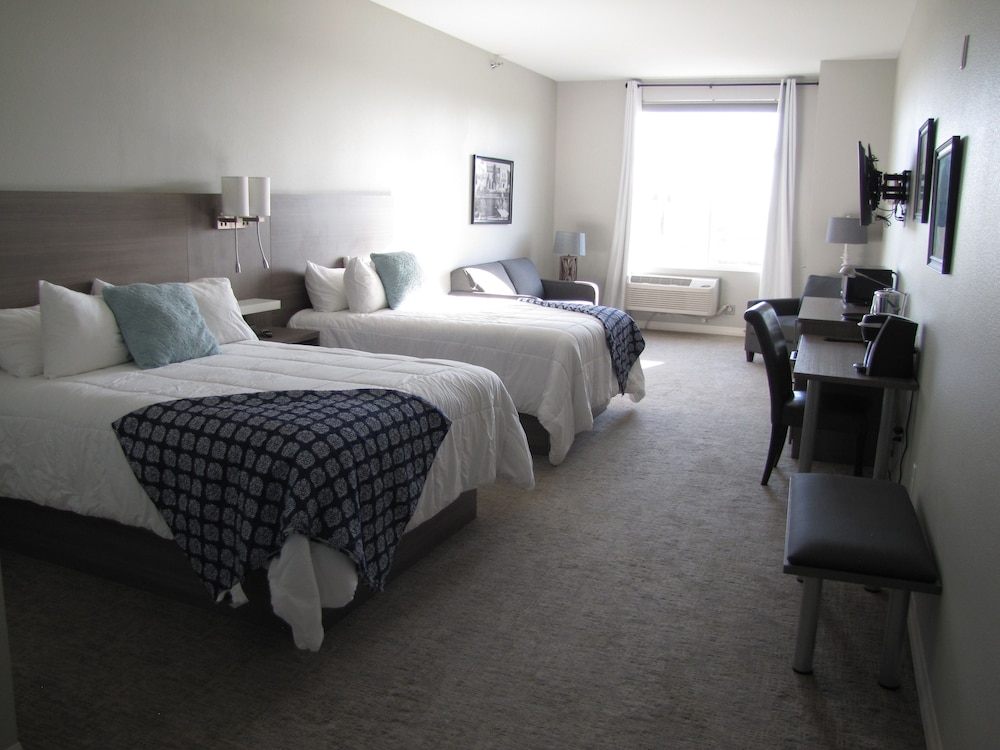 Standard Suite, Multiple Beds, Non Smoking photo 2