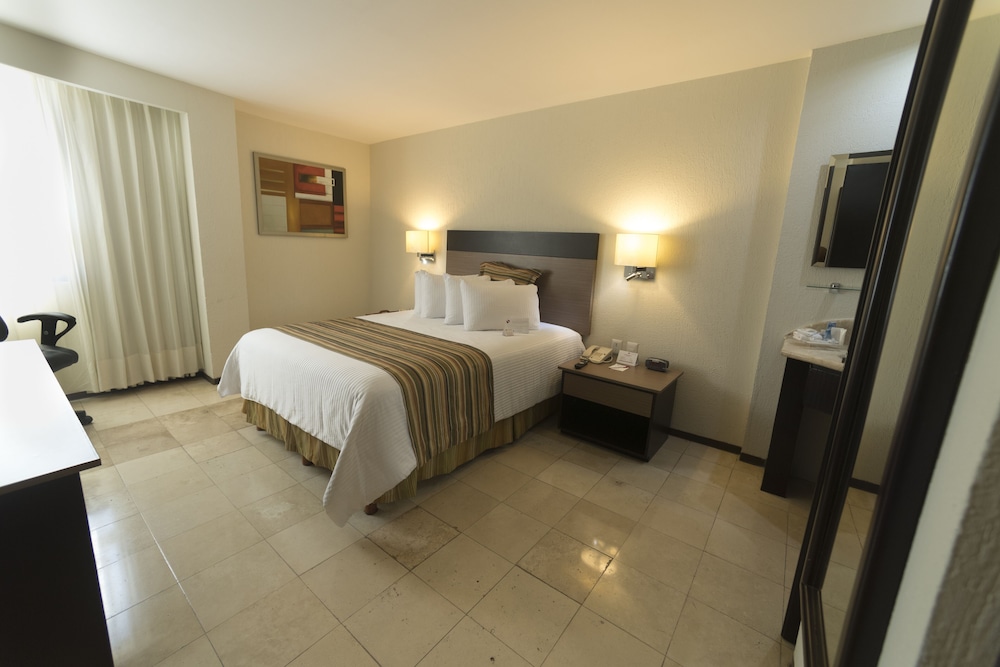 Room, 1 Queen Bed, Non Smoking - Photo 2