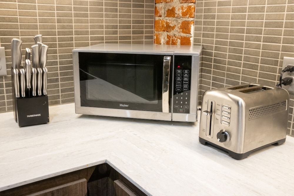 Montvale Deluxe Suite - Photo 10