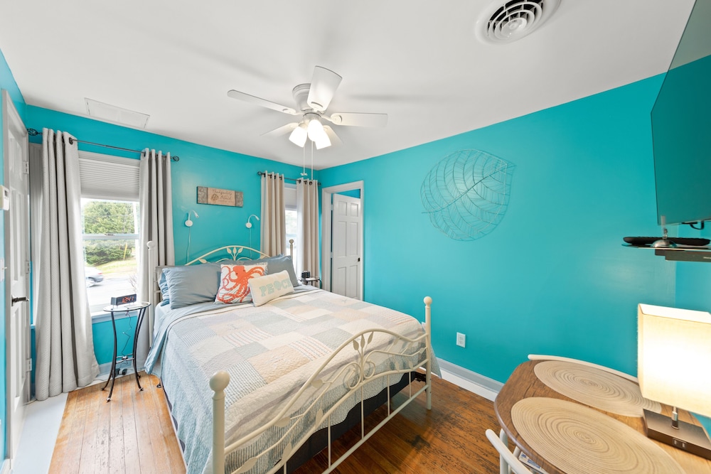 Room, Private Bathroom (Sea Glass Room)