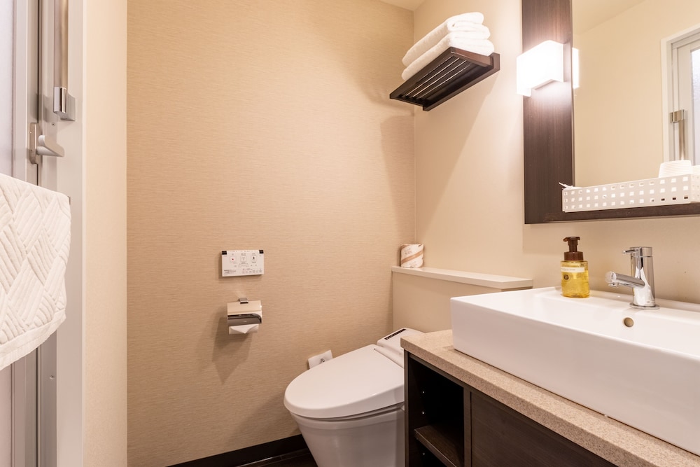 Twin Room with Shower Booth, Non Smoking photo 3