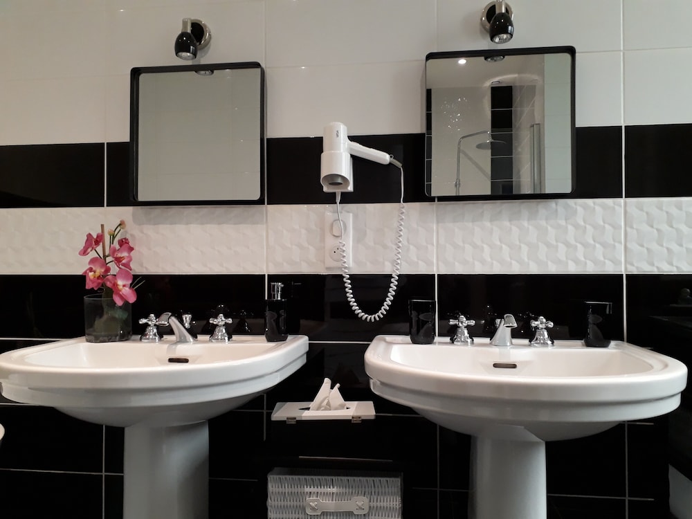 Premium Double or Twin Room, Accessible, Ensuite (Mobilité réduite-Toulouse) photo 2