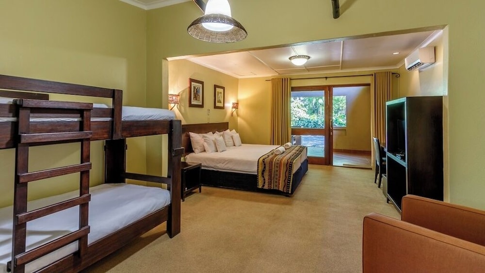 Garden Suite Family Room photo 1