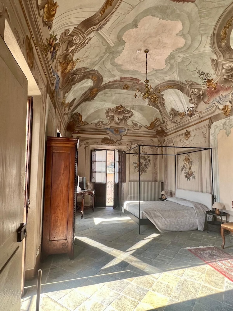 Traditional Studio Suite