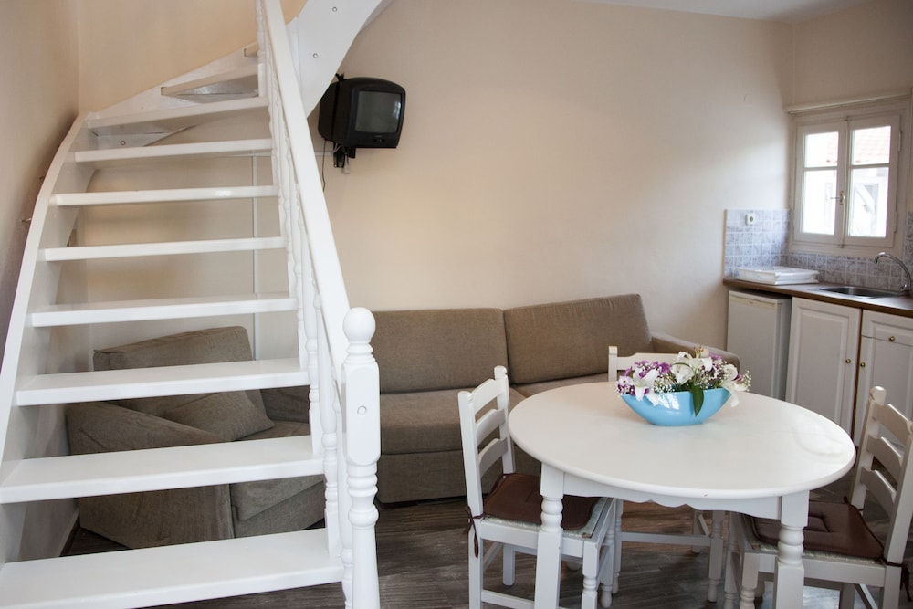 Apartment (Split Level)
