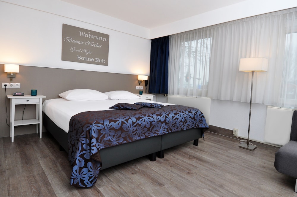 Deluxe Triple Room, 3 Twin Beds - Photo 8