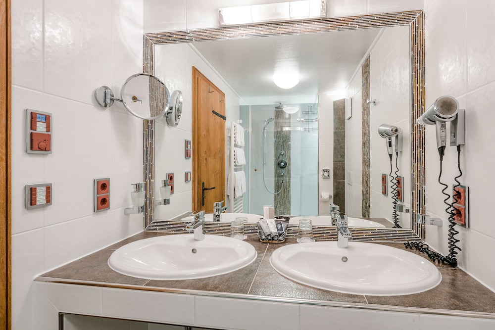 Junior Suite, 1 Bedroom, Lake View - Photo 7
