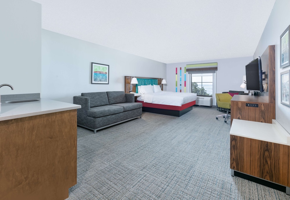 Suite, 1 King Bed, Beach View - Photo 3