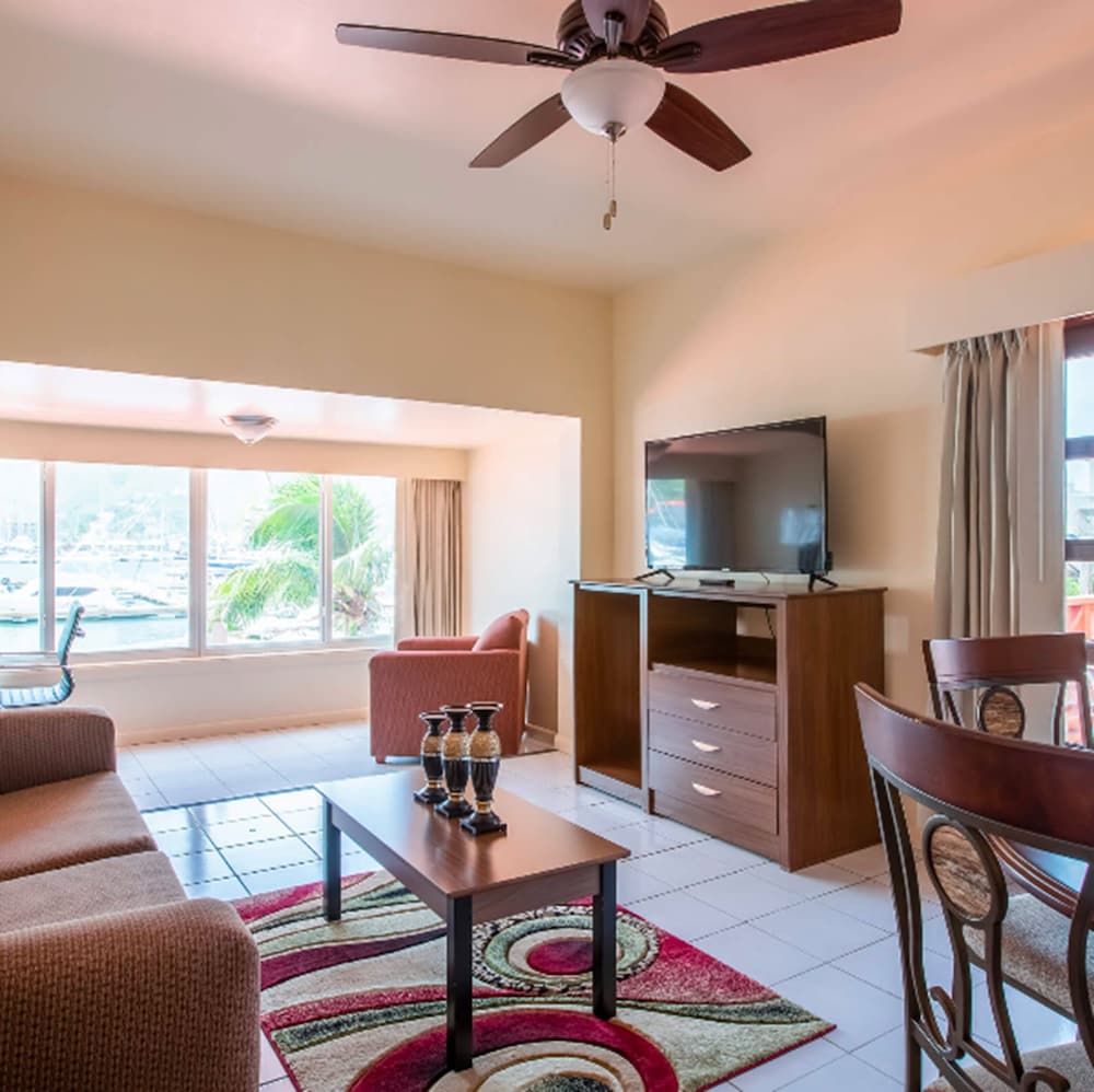 Executive Suite, 1 King Bed, Sea Facing