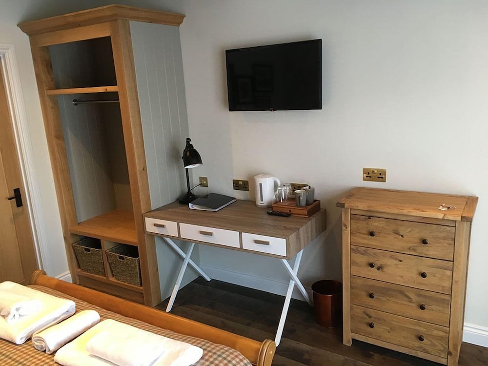 Superior Double or Twin Room, Ensuite photo 3