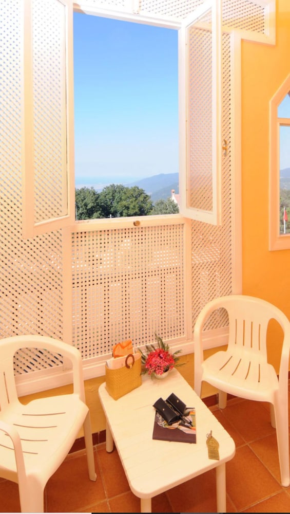Single Room, Sea View