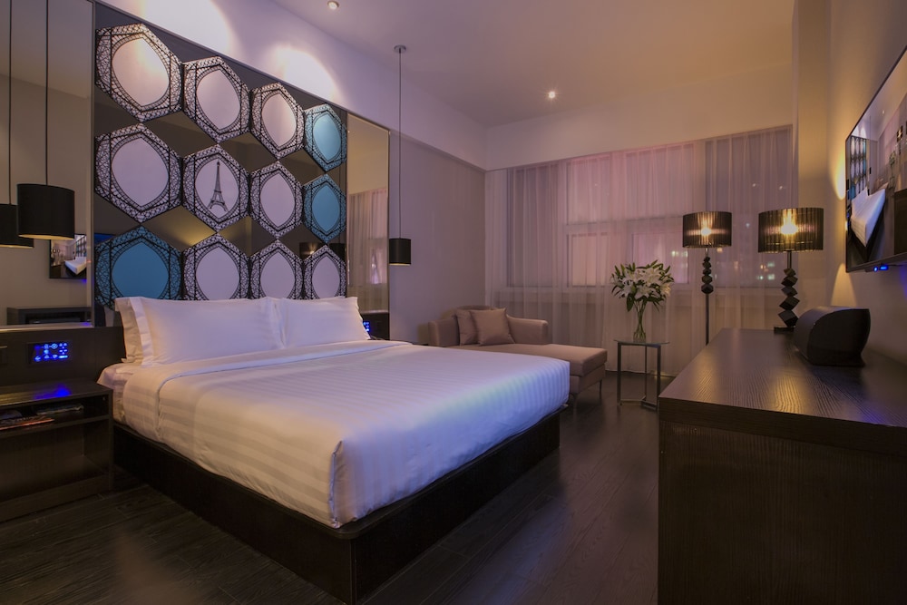 Eiffel Tower Theme Room