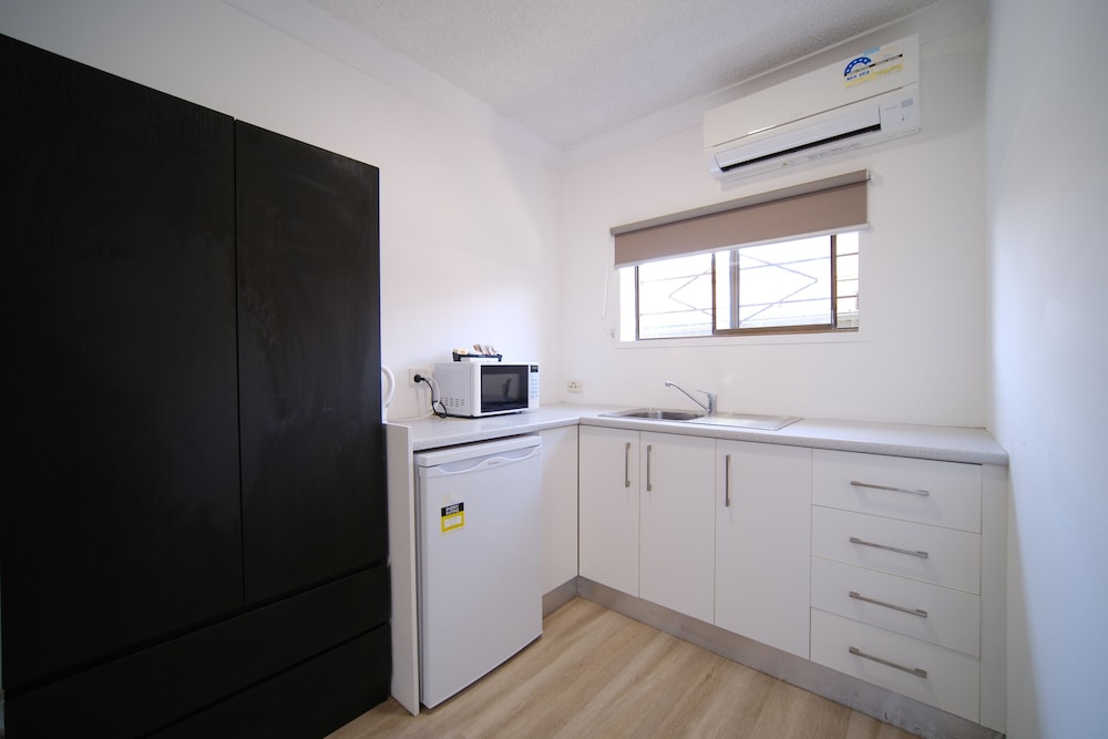 Lakeside Queen Single Room - Photo 3