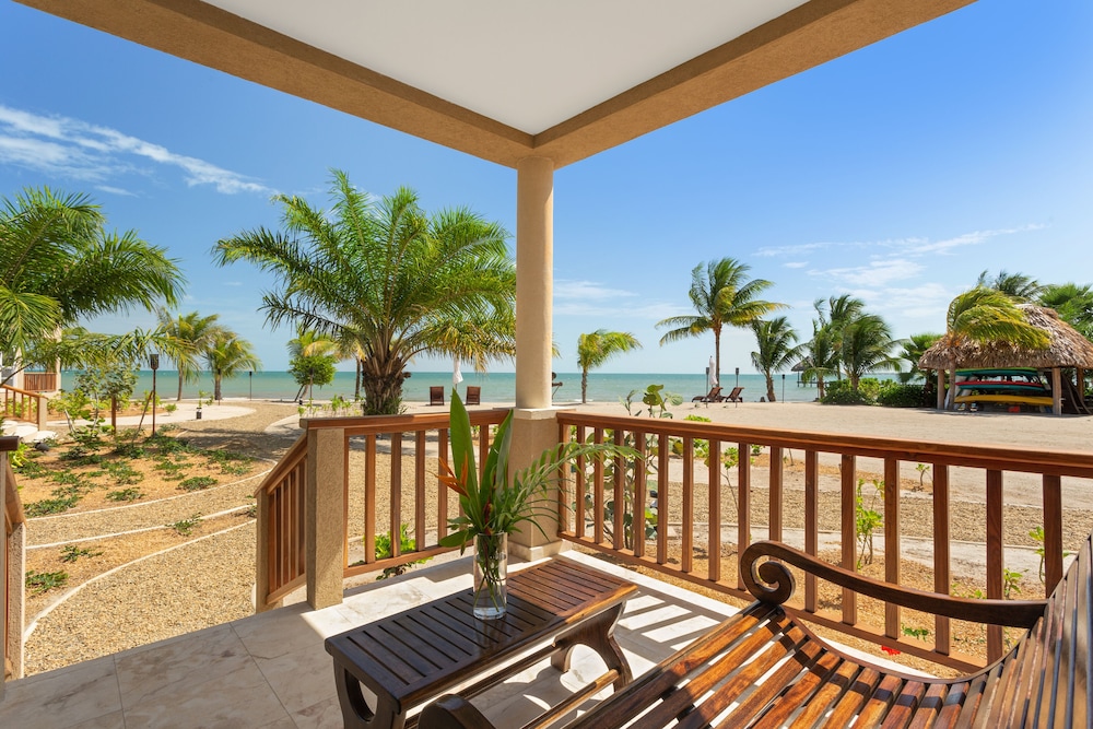 Sand Dollar Luxury Bungalow, 2 Bedrooms, Sea View