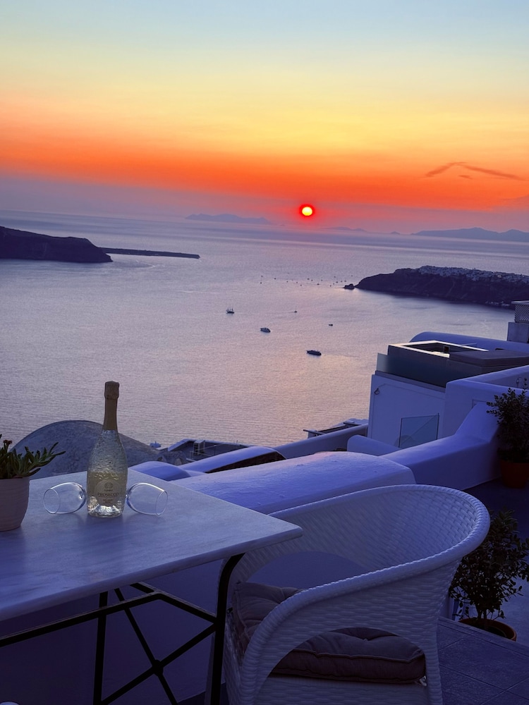 House with Private Heated Jacuzzi and Sunset View