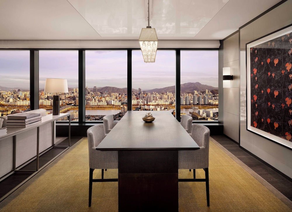 Suite (Diplomatic) photo 3