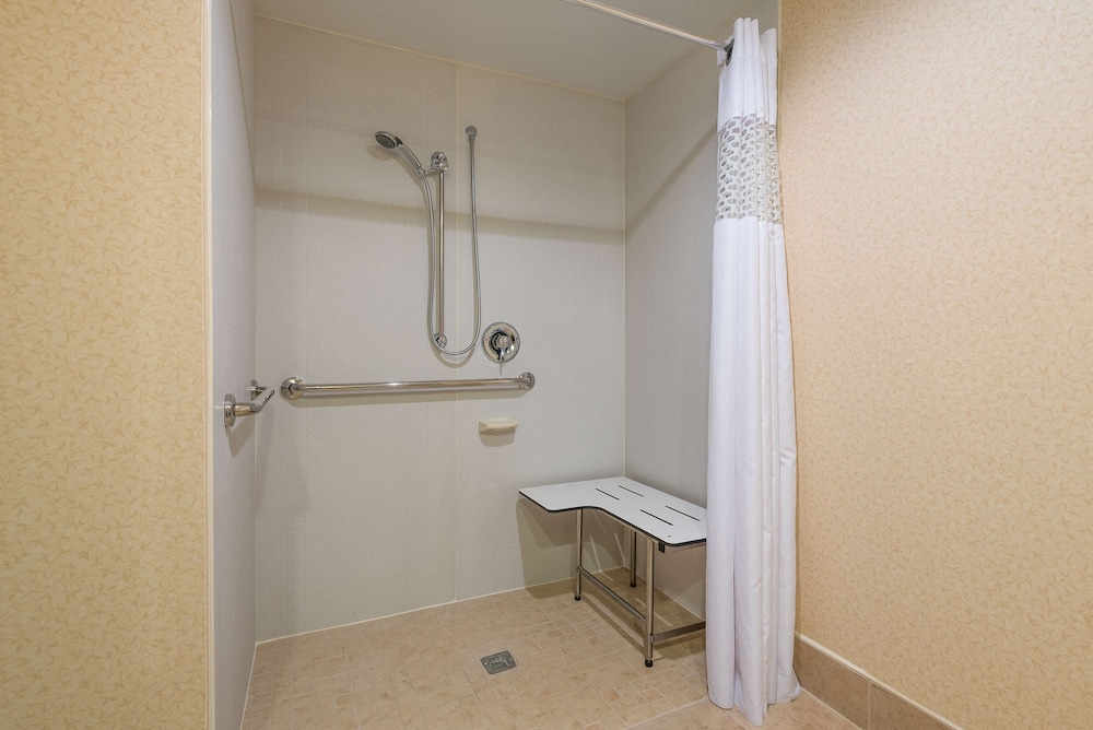 Room, 1 King Bed, Accessible, Non Smoking - Photo 6