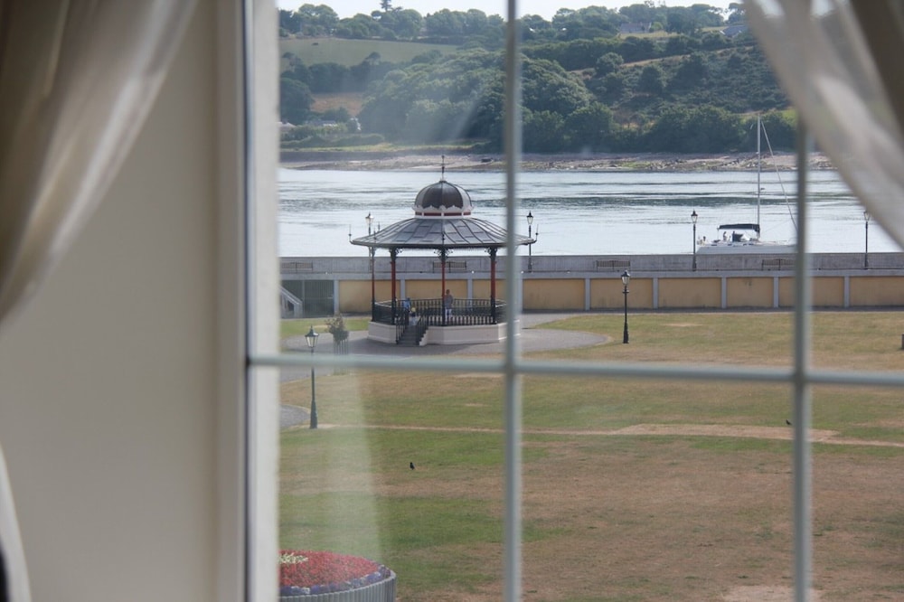 Deluxe Suite, 1 Queen Bed, Sea View