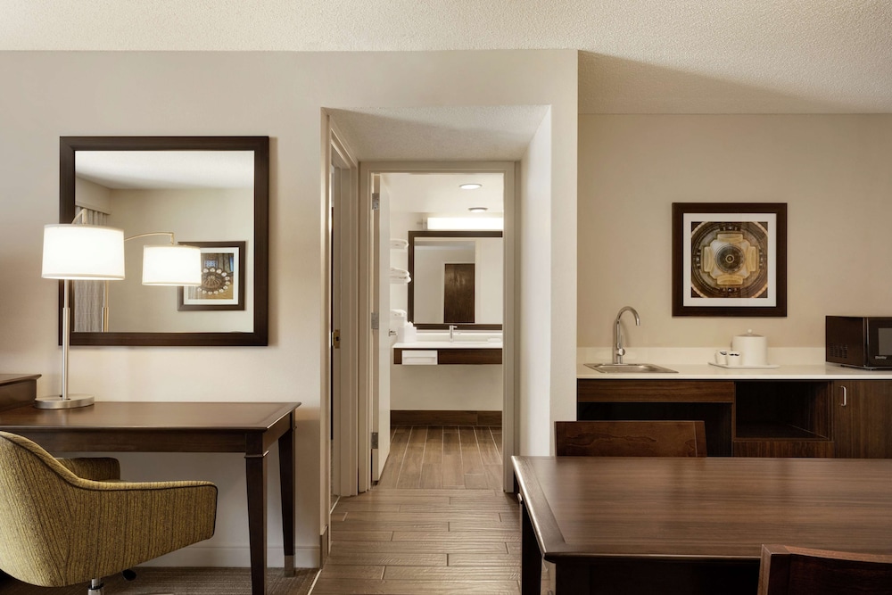 Suite, 1 King Bed, Accessible, Bathtub (Mobility/Hearing) - Photo 2
