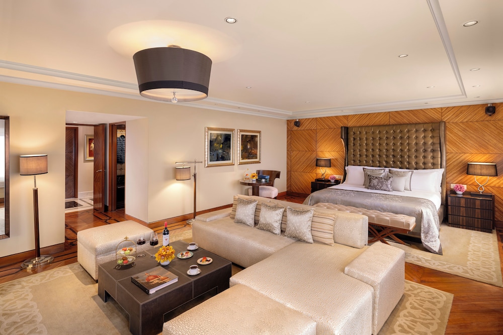 Superior Room Queen Bed Diplomatic Enclave View thumbnail 5