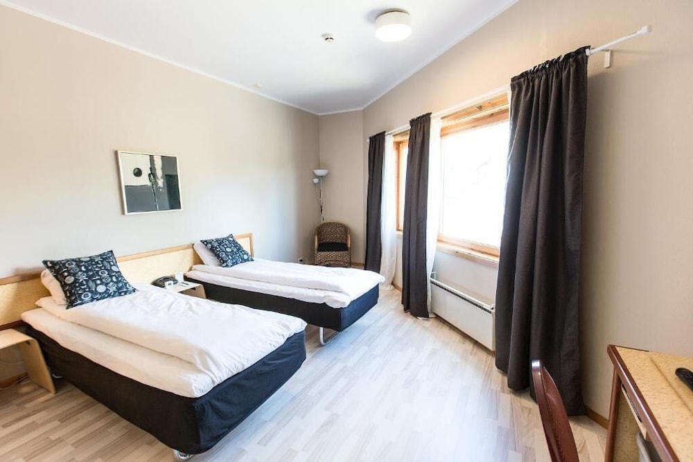Standard Twin Room - Photo 1