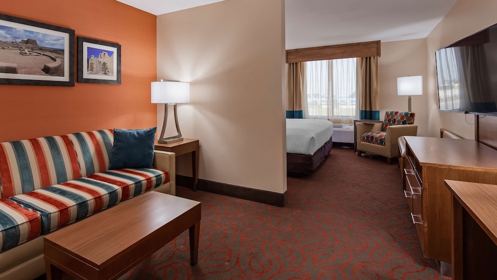 Suite, 1 King Bed, Non Smoking, Refrigerator & Microwave (with Sofabed) - Photo 7