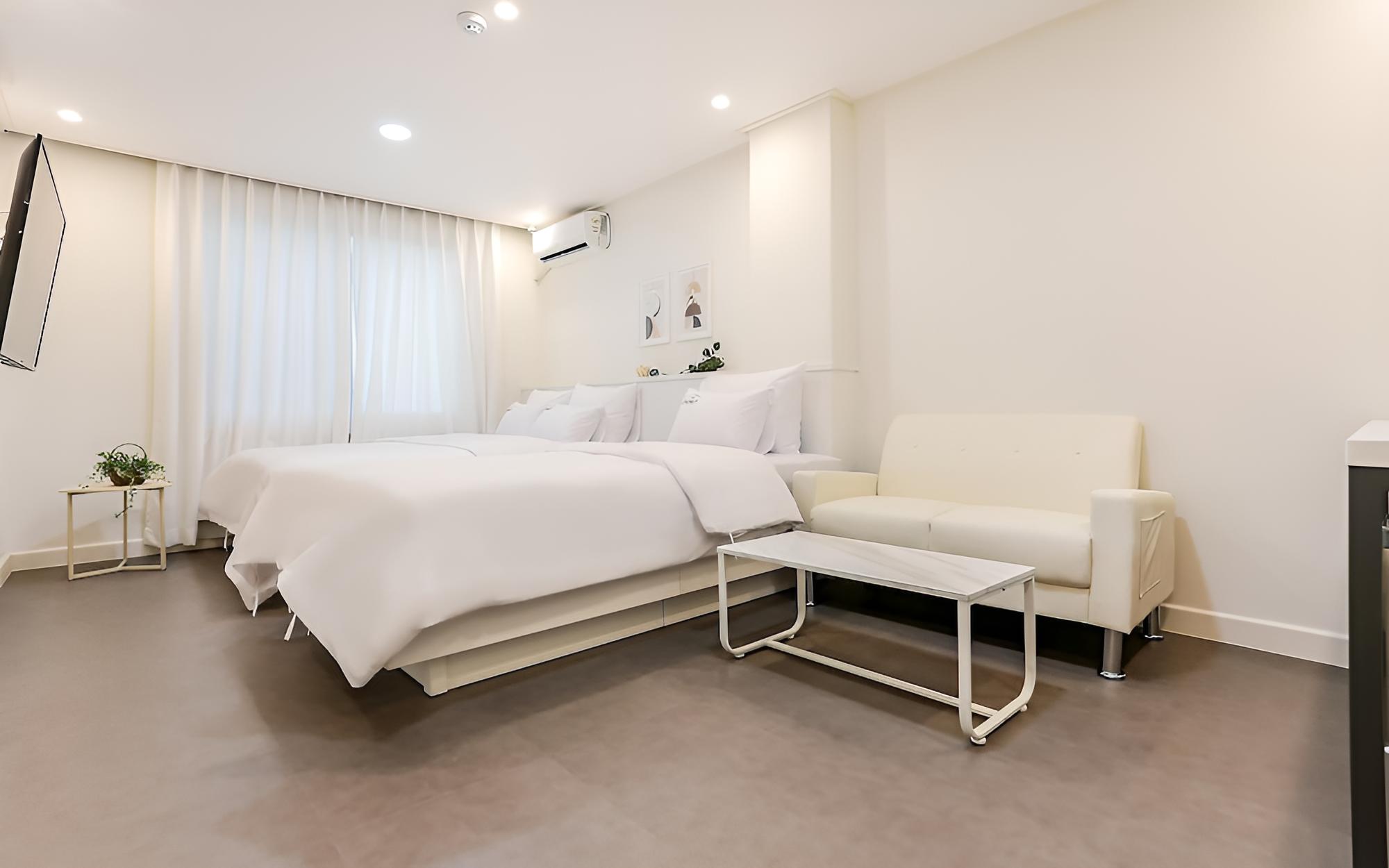 Room (Triple (3 people/air purifier/persona) - Photo 1
